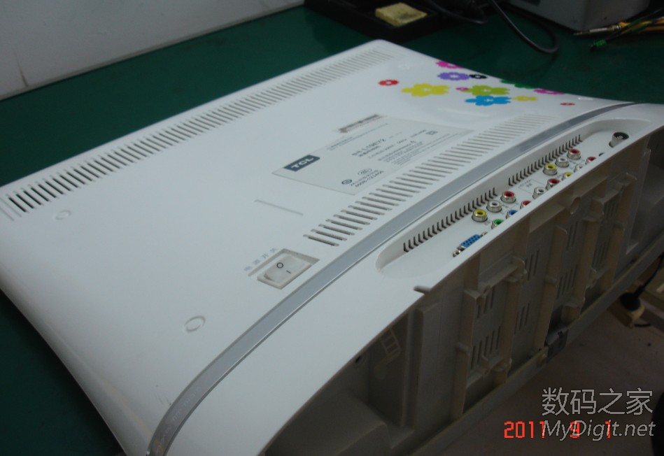 TCL L19E72��Һ����ɫ���ӻ�ָʾ����˸�����ܿ������ϵ�ά��ͼ��