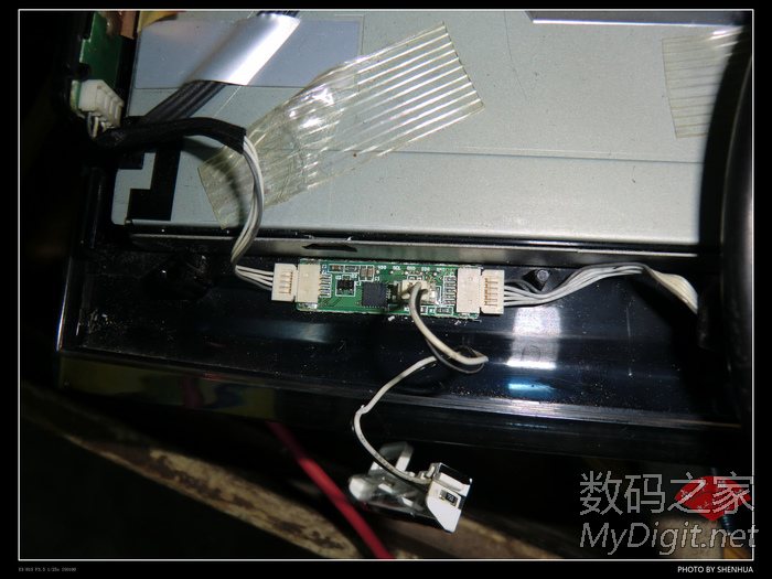 显示器的控制软排线断了,现在不能调整亮度对