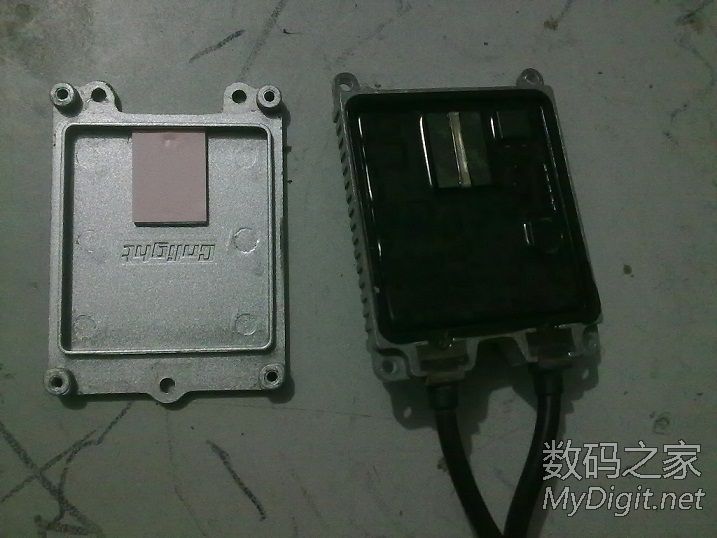裸一个汽车 hid镇流器 很难脱干净高清图片