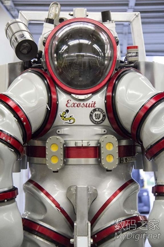 深海潜水服Exosuit，让人在300米深海底活动自如爱上极客 数码之家