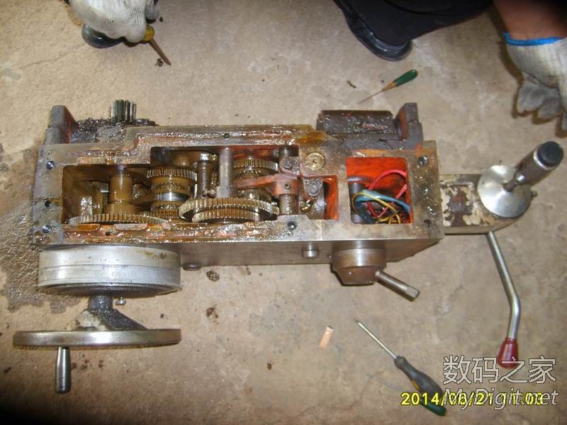 拆修沈阳机床ca6140a溜板箱,齿轮和轴之间没发现有轴承!