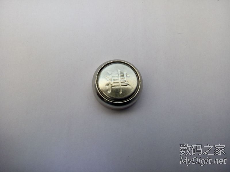 解读汽车牌照扣 安全防盗的高清图片