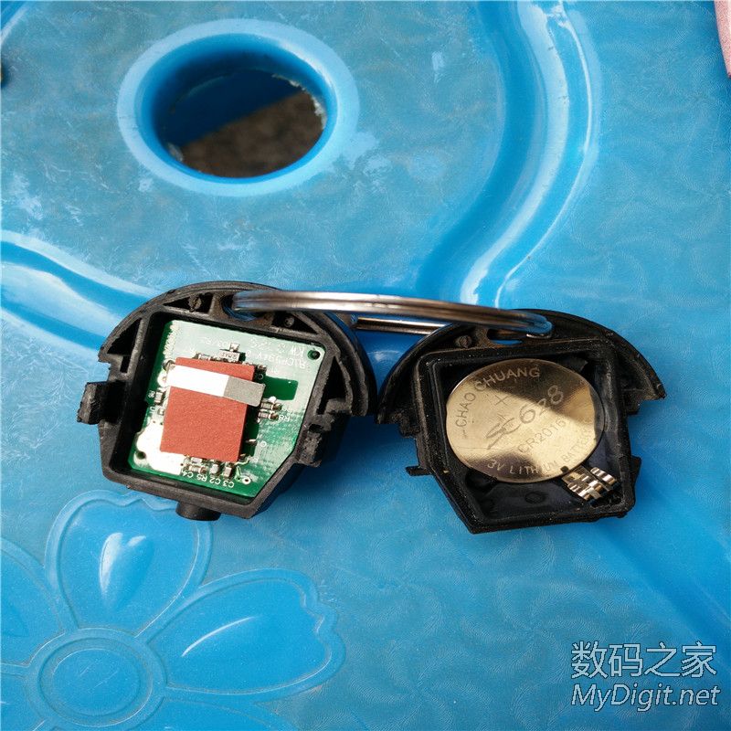 锁孔被堵 拆奇瑞QQ遥控钥匙换电池高清图片
