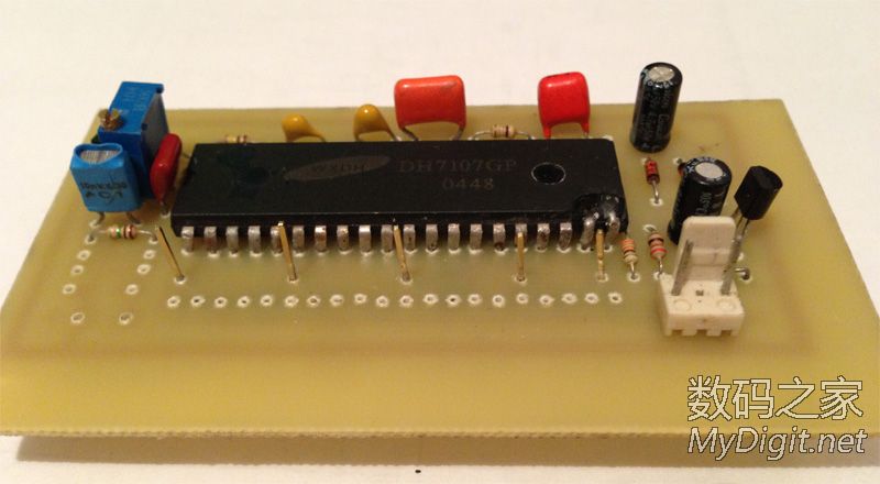 用废打印机改的雕刻机制作了第一块PCB,很方便!很满意! 用废打印机改的雕刻机制作了第一块PCB,很方便!很满意!