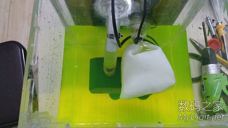 前段时间diy个激光雕刻机,激光管的水冷一直傻瓜式冷却,今天把他智能化。 前段时间diy个激光雕刻机,激光管的水冷一直傻瓜式冷却,今天把他智能化。