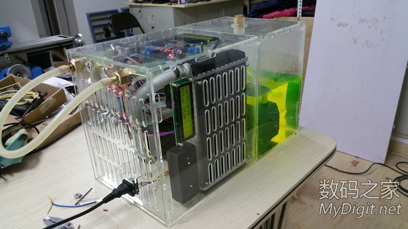 前段时间diy个激光雕刻机,激光管的水冷一直傻瓜式冷却,今天把他智能化。 前段时间diy个激光雕刻机,激光管的水冷一直傻瓜式冷却,今天把他智能化。