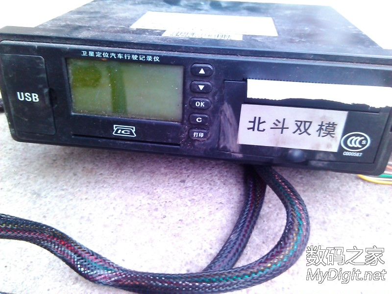 个有点高大上的北斗双模卫星定位汽车行驶记录仪高清图片
