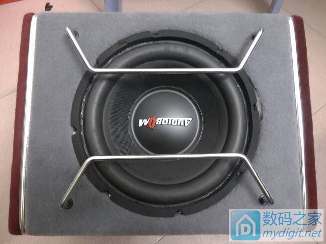 一台汽车低音炮,大功率,低音效果很好高清图片