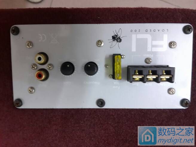 一台汽车低音炮,大功率,低音效果很好高清图片