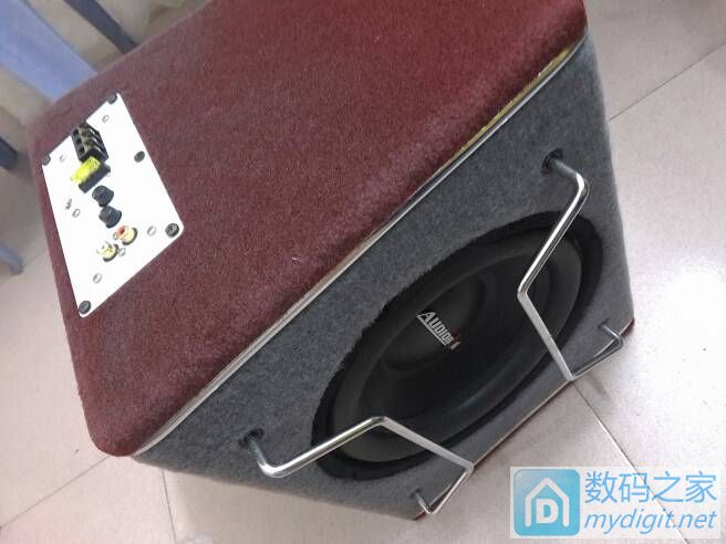 一台汽车低音炮,大功率,低音效果很好高清图片