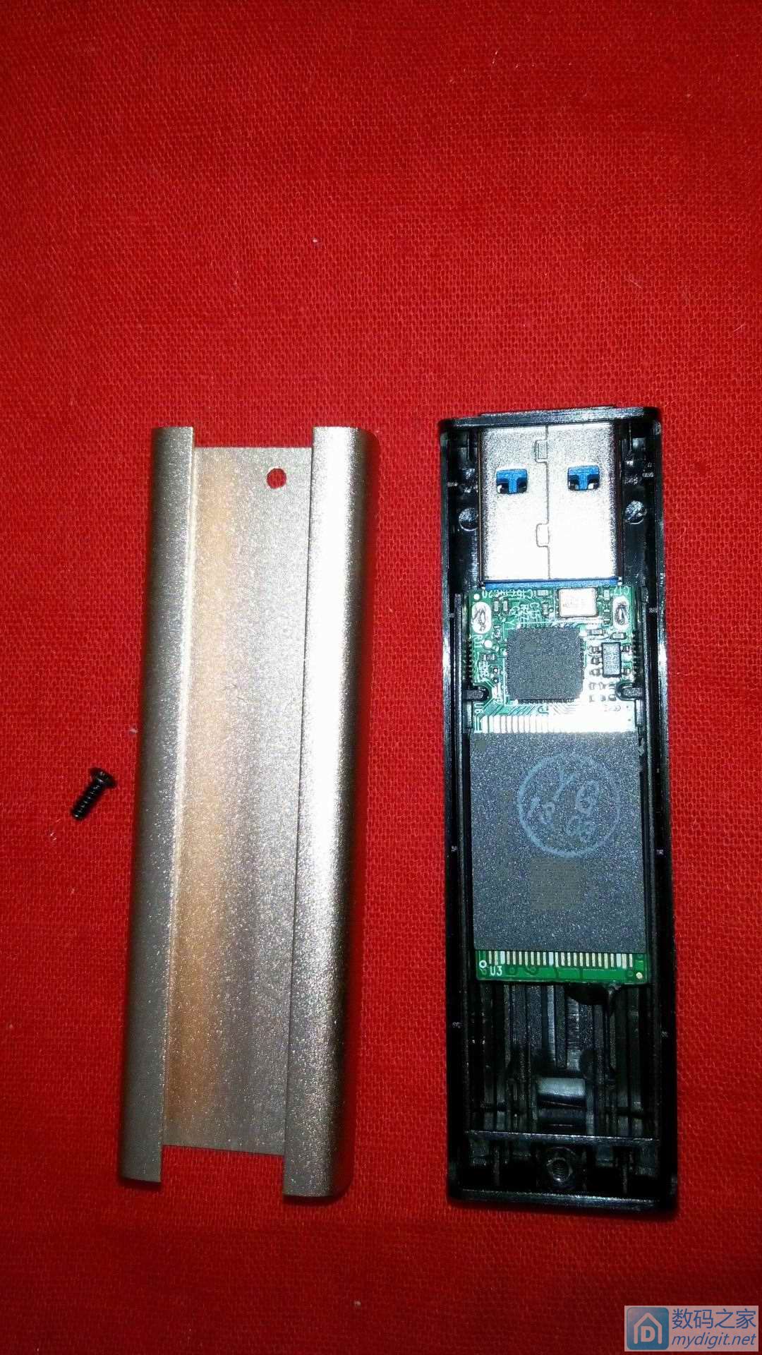 麦克赛尔领航128GB USB3.0 U盘拆解及简测～S8的大S降级片到底怎么样？