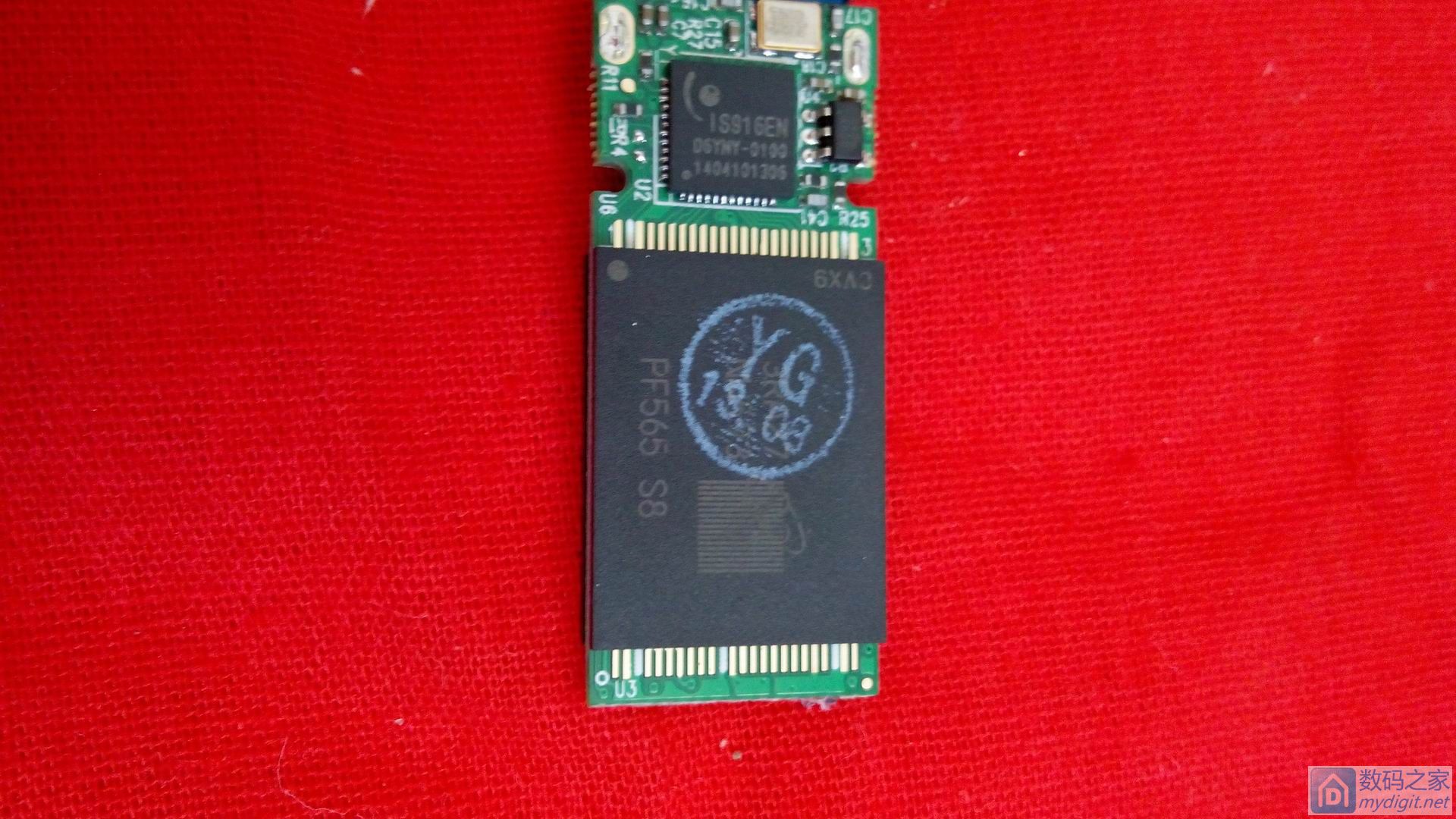 麦克赛尔领航128GB USB3.0 U盘拆解及简测～S8的大S降级片到底怎么样？