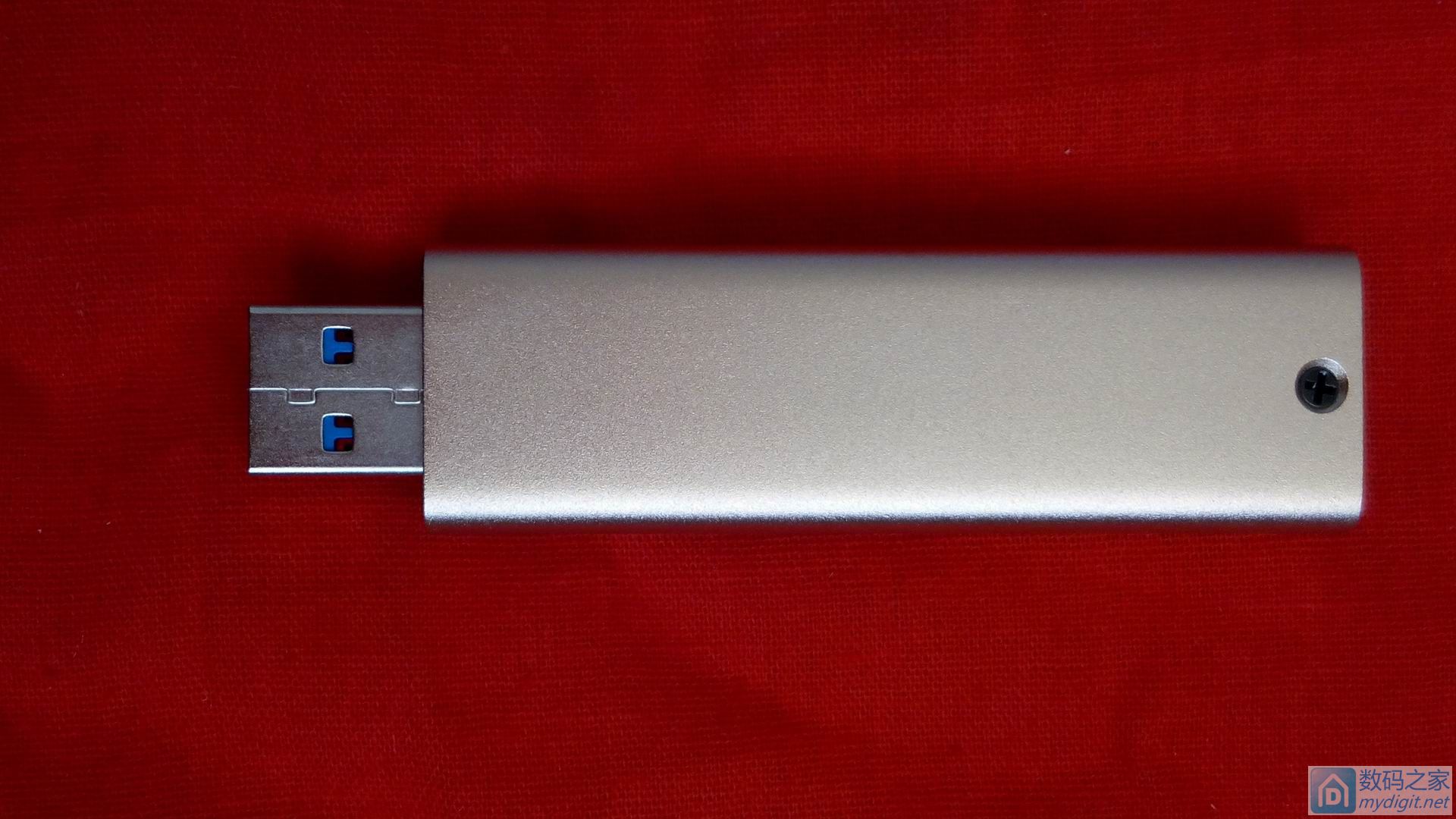 麦克赛尔领航128GB USB3.0 U盘拆解及简测～S8的大S降级片到底怎么样？