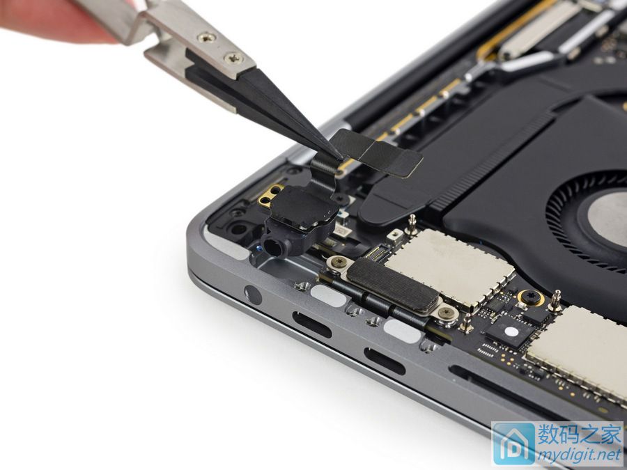 苹果13寸MacBook Pro高配版(带Touch Bar)拆机报告 苹果13寸MacBook Pro高配版(带Touch Bar)拆机报告