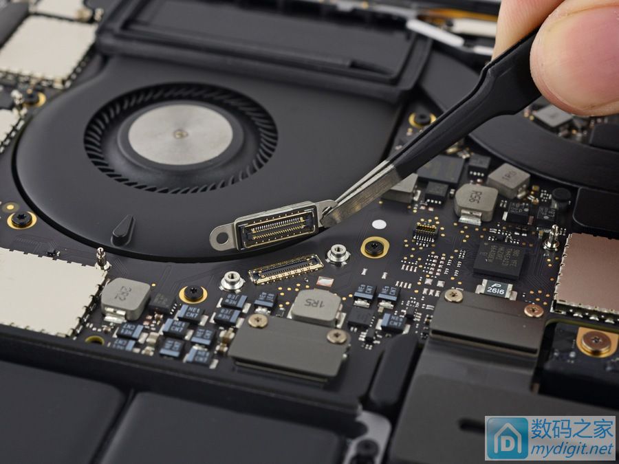 苹果13寸MacBook Pro高配版(带Touch Bar)拆机报告 苹果13寸MacBook Pro高配版(带Touch Bar)拆机报告