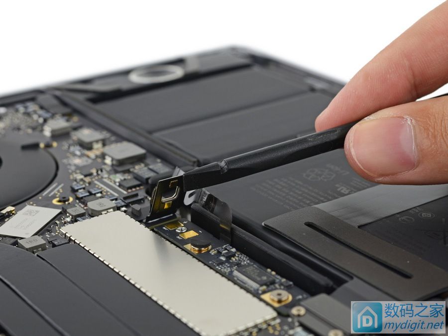 苹果13寸MacBook Pro高配版(带Touch Bar)拆机报告 苹果13寸MacBook Pro高配版(带Touch Bar)拆机报告