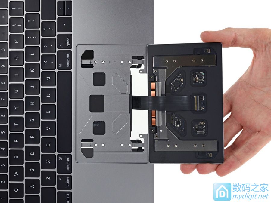 苹果13寸MacBook Pro高配版(带Touch Bar)拆机报告 苹果13寸MacBook Pro高配版(带Touch Bar)拆机报告