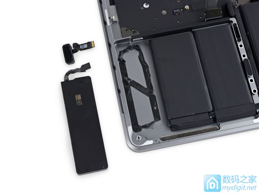 苹果13寸MacBook Pro高配版(带Touch Bar)拆机报告 苹果13寸MacBook Pro高配版(带Touch Bar)拆机报告