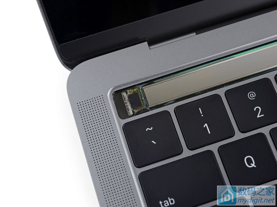 苹果13寸MacBook Pro高配版(带Touch Bar)拆机报告 苹果13寸MacBook Pro高配版(带Touch Bar)拆机报告