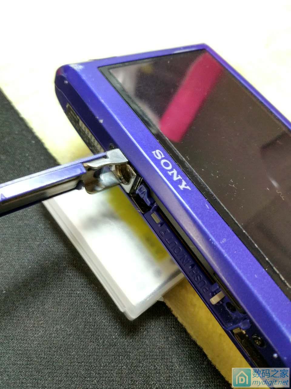 sony TX1 电池仓红灯闪烁,不开机!|维修达人