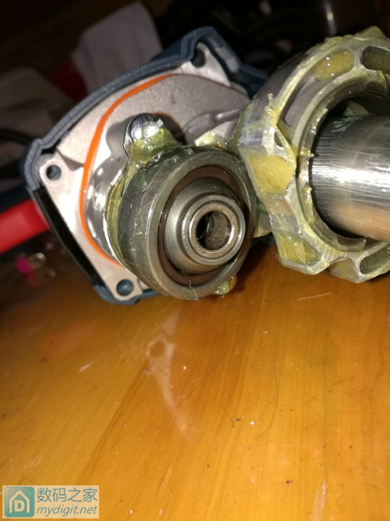 新買的博世GBH 2-24DRE電錘拆開來看看