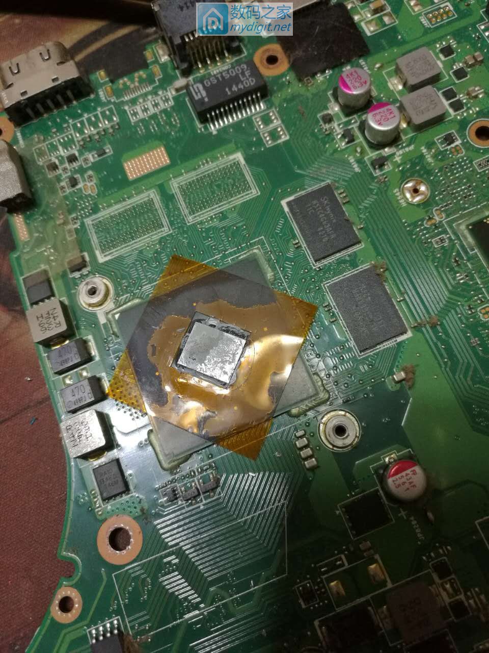 这是旁边的芯片,两个孔的,那个焊锡多单薄啊,反面又没有螺丝加强 这是旁边的芯片,两个孔的,那个焊锡多单薄啊,反面又没有螺丝加强