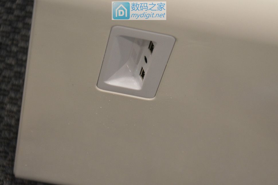 Sobro:只在大夏天才能充分施展本能的裤裤小茶几 Sobro:只在大夏天才能充分施展本能的裤裤小茶几