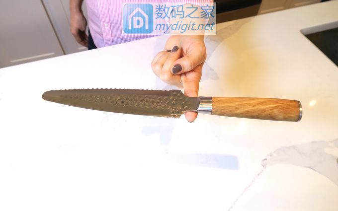 现实版“两面三刀” 削铁如泥Doppio双面厨刀,厨房达人必备 现实版“两面三刀” 削铁如泥Doppio双面厨刀,厨房达人必备