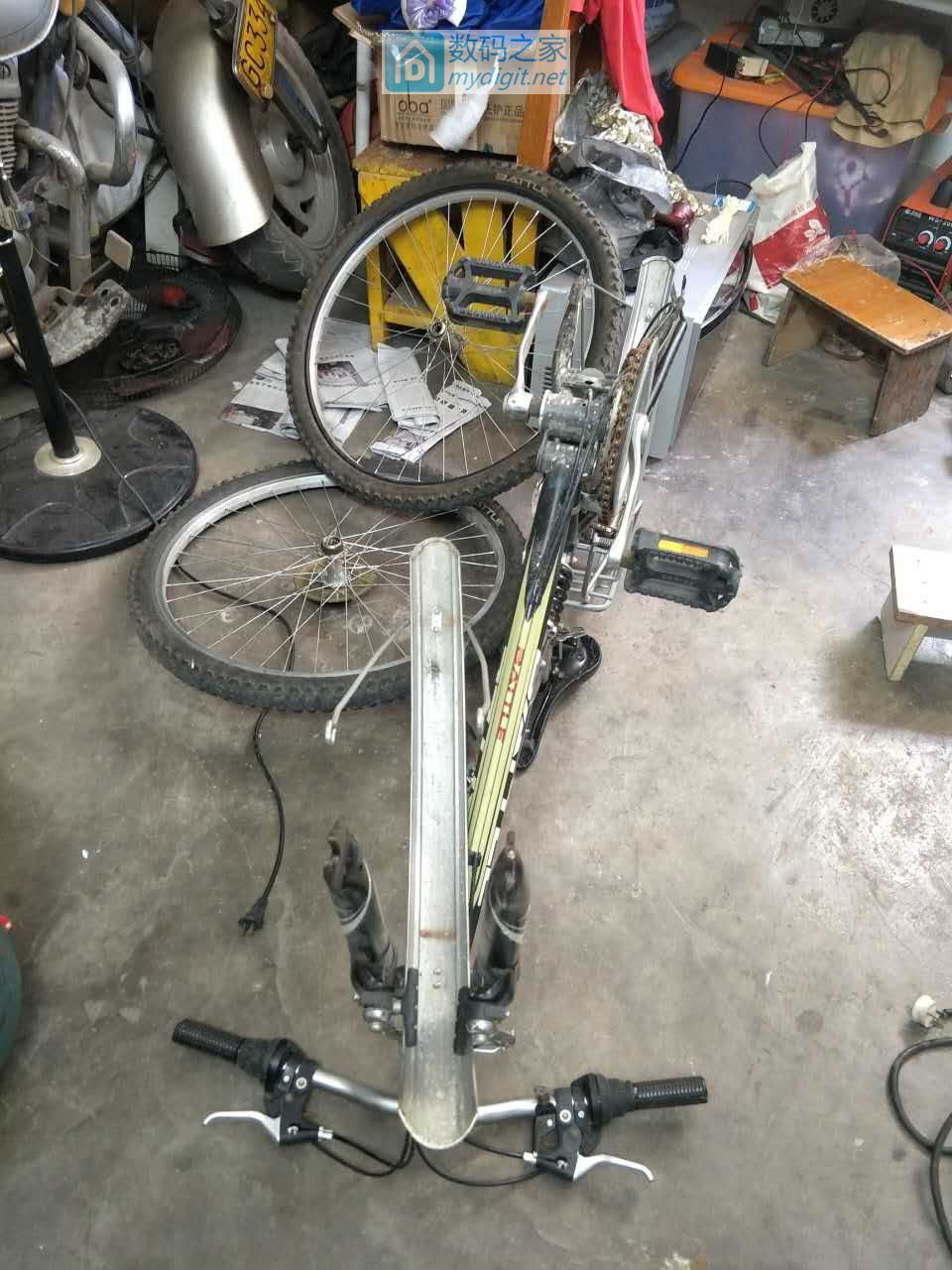 为一台变速自行车换车轴 为一台变速自行车换车轴