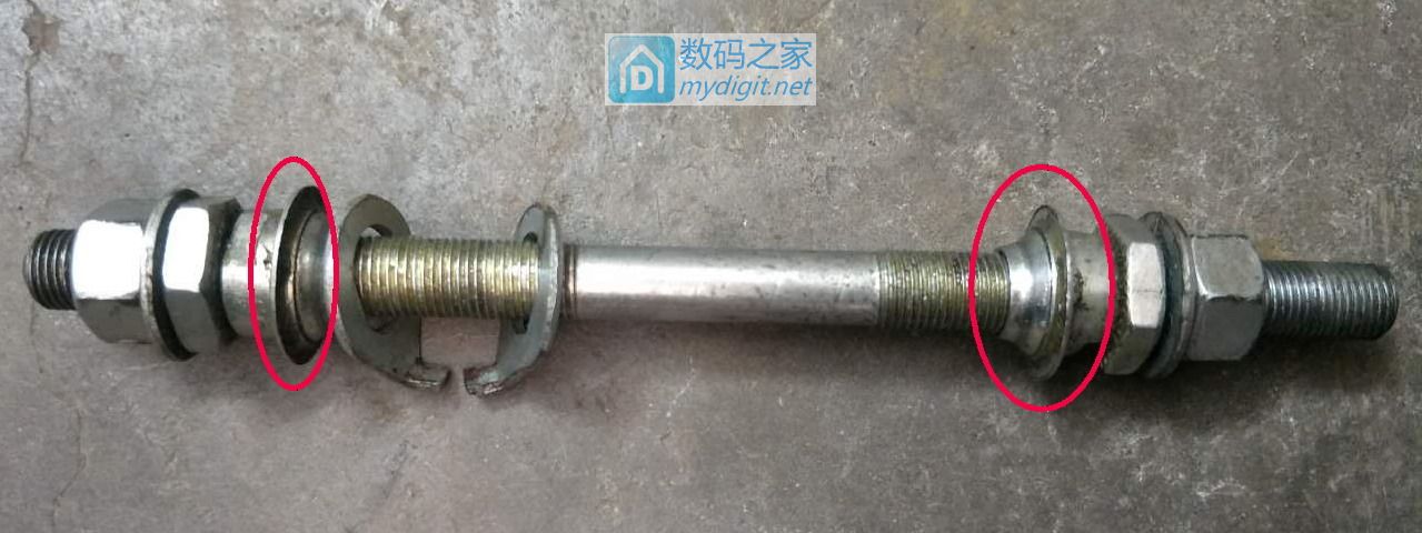 为一台变速自行车换车轴 为一台变速自行车换车轴