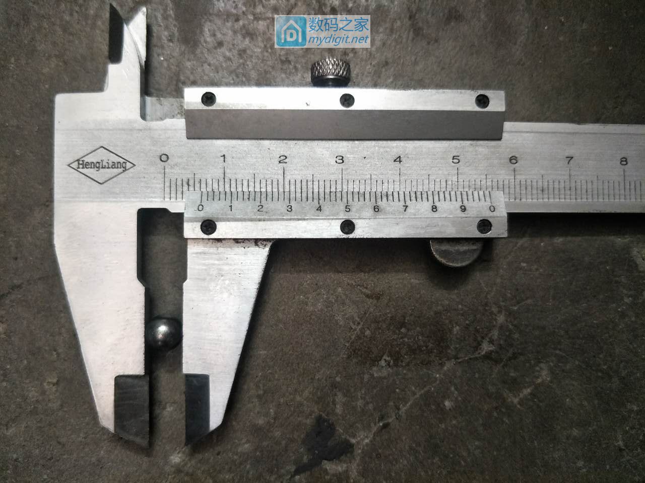 为一台变速自行车换车轴 为一台变速自行车换车轴