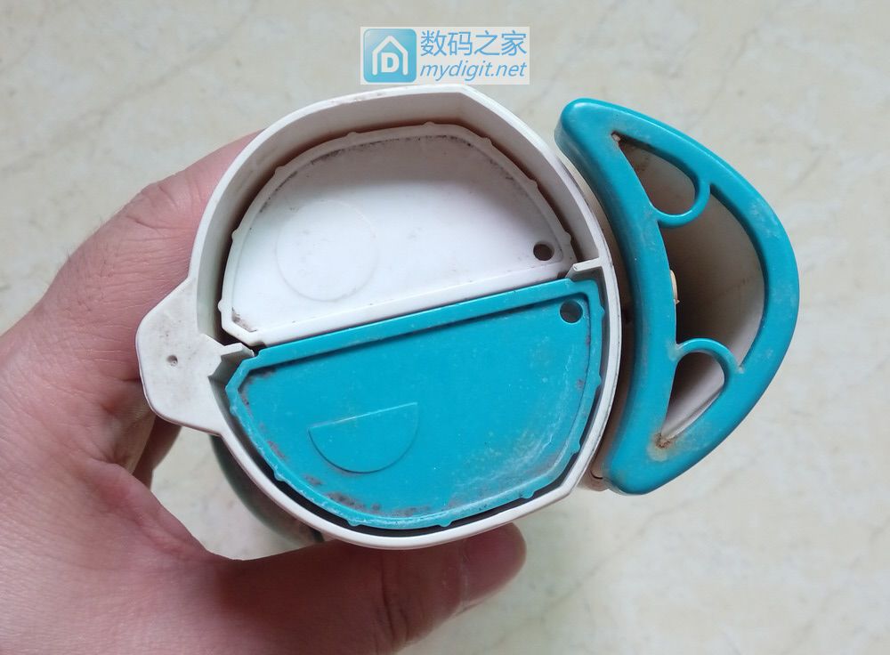 拆修抽水马桶排水阀按键不归位故障,顺便分析工作原理 拆修抽水马桶排水阀按键不归位故障,顺便分析工作原理