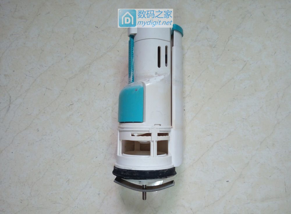 拆修抽水马桶排水阀按键不归位故障,顺便分析工作原理 拆修抽水马桶排水阀按键不归位故障,顺便分析工作原理