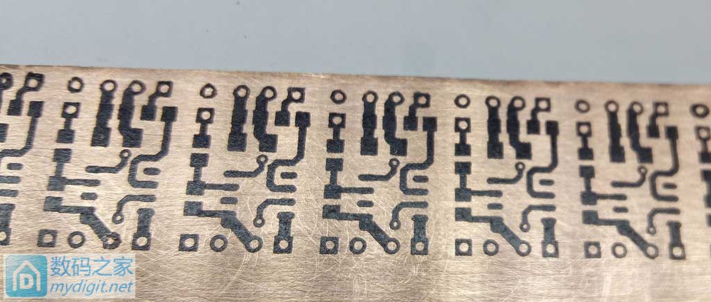 第一次尝试做热转印PCB,还算成功。 第一次尝试做热转印PCB,还算成功。