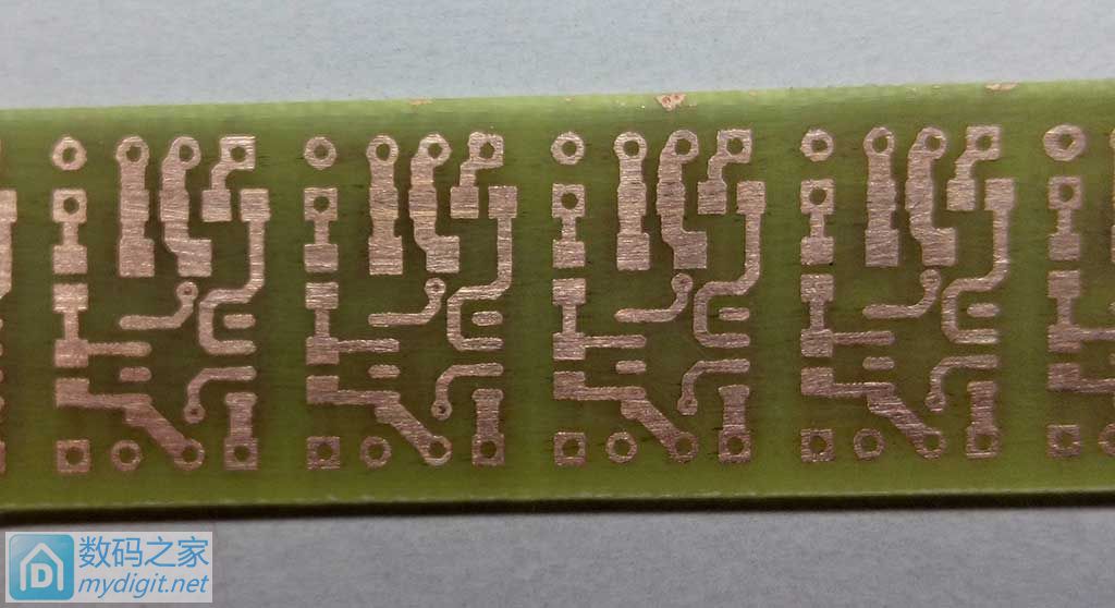 第一次尝试做热转印PCB,还算成功。 第一次尝试做热转印PCB,还算成功。