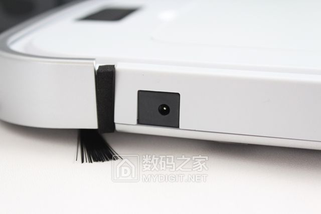 钻缝小能手 对岸国“小米”首创3公分比目鱼式扫地机器人 钻缝小能手 对岸国“小米”首创3公分比目鱼式扫地机器人