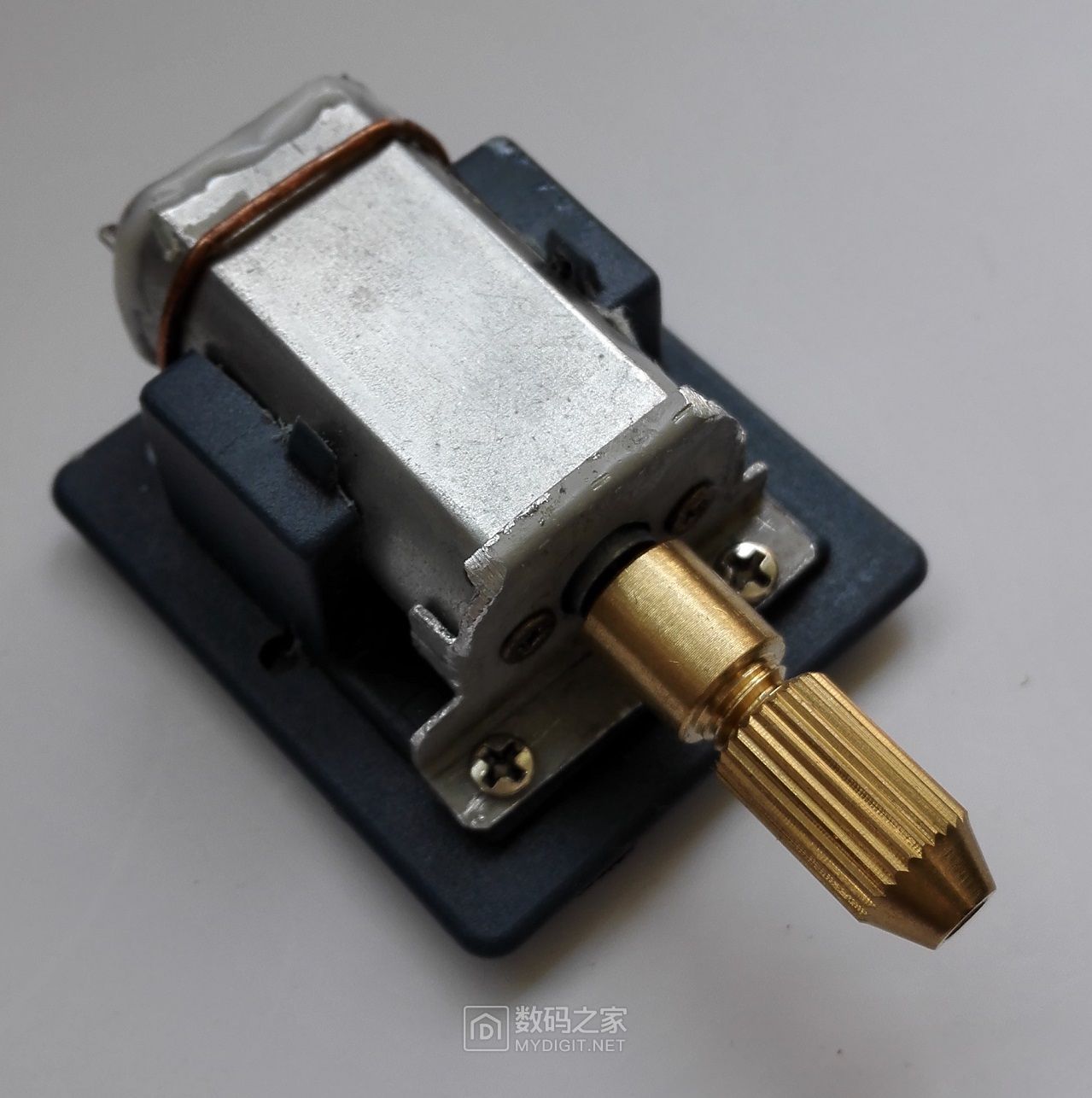 DIY玩具级小台钻,PCB板打洞好帮手 DIY玩具级小台钻,PCB板打洞好帮手