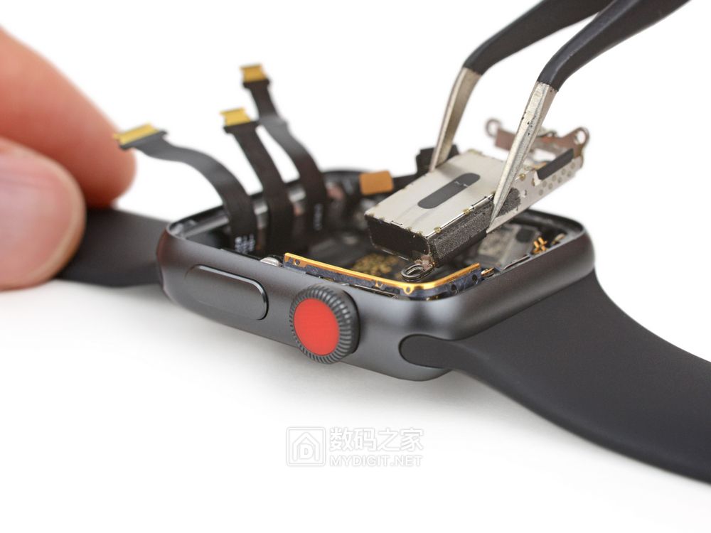 坏了只有当垃圾丢掉的命 苹果 Apple Watch Series 3 一手拆机 坏了只有当垃圾丢掉的命 苹果 Apple Watch Series 3 一手拆机