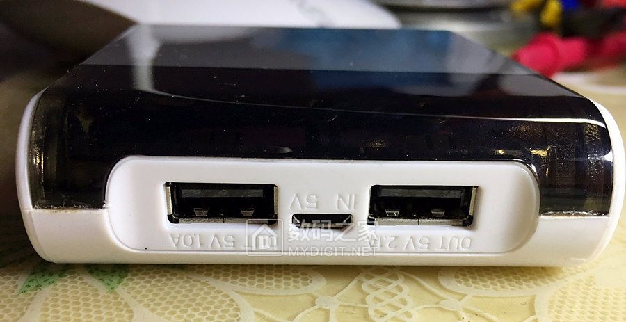 原包装带液晶显示的充电宝 8000mah 4个25元包百世快递 原包装带液晶显示的充电宝 8000mah 4个25元包百世快递