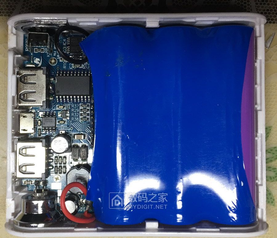 原包装带液晶显示的充电宝 8000mah 4个25元包百世快递 原包装带液晶显示的充电宝 8000mah 4个25元包百世快递