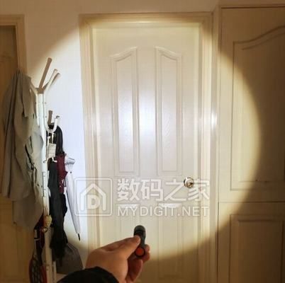 10.8包邮!野战连AA变焦小直 39包邮!Y6 中头18650锂电 一体仓CREE XM-L2 又有啦! 10.8包邮!野战连AA变焦小直 39包邮!Y6 中头18650锂电 一体仓CREE XM-L2 又有啦!