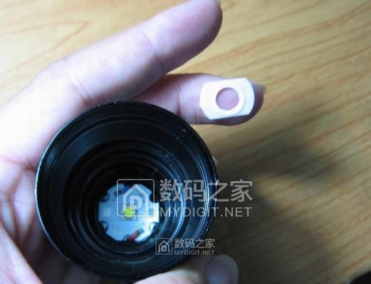 10.8包邮!野战连AA变焦小直 39包邮!Y6 中头18650锂电 一体仓CREE XM-L2 又有啦! 10.8包邮!野战连AA变焦小直 39包邮!Y6 中头18650锂电 一体仓CREE XM-L2 又有啦!