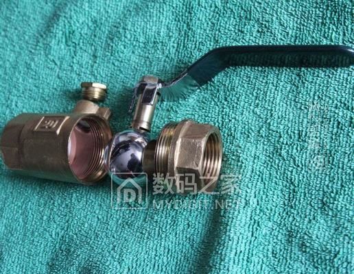 10.8包邮!野战连AA变焦小直 39包邮!Y6 中头18650锂电 一体仓CREE XM-L2 又有啦! 10.8包邮!野战连AA变焦小直 39包邮!Y6 中头18650锂电 一体仓CREE XM-L2 又有啦!