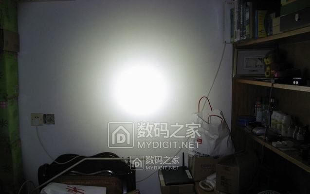 10.8包邮!野战连AA变焦小直 39包邮!Y6 中头18650锂电 一体仓CREE XM-L2 又有啦! 10.8包邮!野战连AA变焦小直 39包邮!Y6 中头18650锂电 一体仓CREE XM-L2 又有啦!