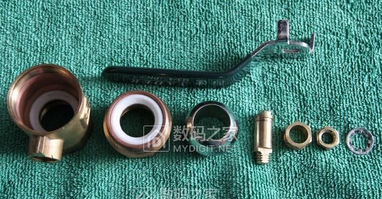 10.8包邮!野战连AA变焦小直 39包邮!Y6 中头18650锂电 一体仓CREE XM-L2 又有啦! 10.8包邮!野战连AA变焦小直 39包邮!Y6 中头18650锂电 一体仓CREE XM-L2 又有啦!