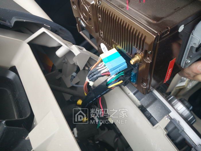 光驱中死卡着一张CD能否让车机不开机(没关系) 光驱中死卡着一张CD能否让车机不开机(没关系)