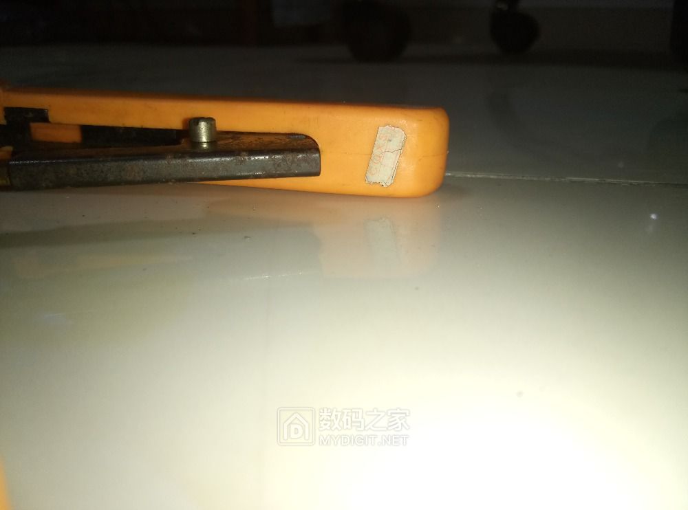 一个人在家无聊,翻出个10年前的网线钳 一个人在家无聊,翻出个10年前的网线钳