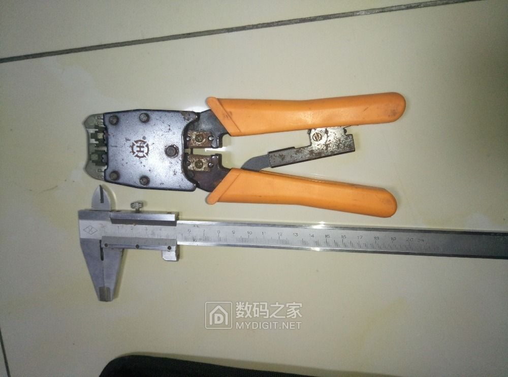 一个人在家无聊,翻出个10年前的网线钳 一个人在家无聊,翻出个10年前的网线钳