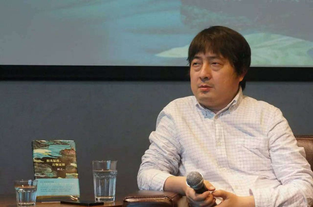 作家阿乙:刷抖音快手,是在用自己的生命帮别人