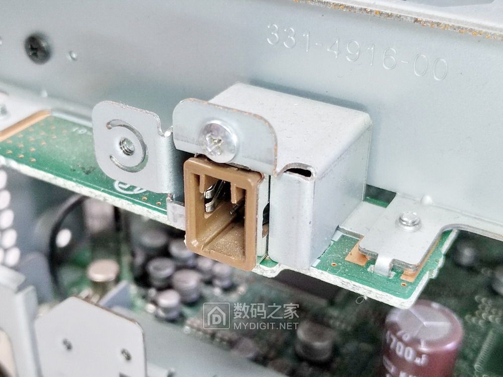 改斯巴鲁森林人车机面板,加前置USB口,看来是预留位 改斯巴鲁森林人车机面板,加前置USB口,看来是预留位